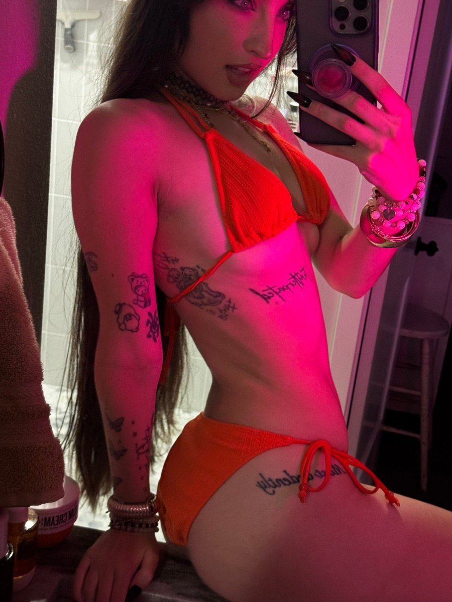 BeebeeAsmrLeaks's tweet photo. Do you like my tattoos? https://t.co/8UuS4MwxTX
