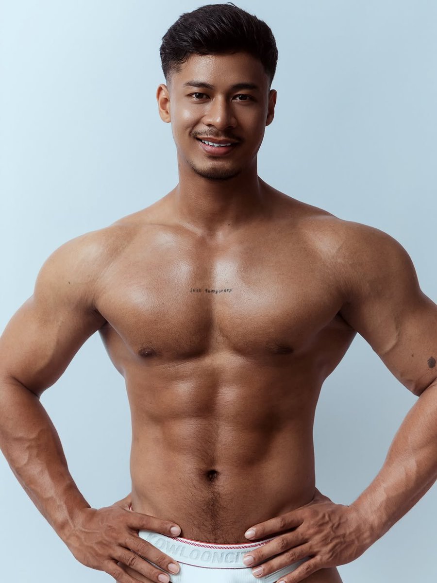 ddadddaddy's tweet photo. Hein htet aung Mister Internasional 2024 myanmar in swimsuit

Dia ini bisa di bilang  salah satu Mega favorite buat winner mister International 2024 di jaman nya sih..barengan sama Glenn Victor
Tapi sayang dia ga masuk jajaran semifinalist.
Lebih cocok ke body builder https://t.co/yPXPRNAWvW