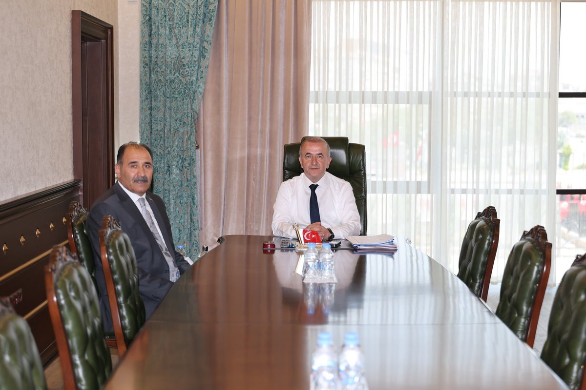 elazigmem's tweet photo. İl Milli Eğitim Müdürümüz Aziz GÜN, Sayın Valimiz Numan HATİPOĞLU’nu makamında ziyaret etti. Sayın Valimiz, İl Müdürümüz Aziz GÜN’e yeni görevinin hayırlı olması temennisinde bulunarak başarılar diledi. @tcmeb @Yusuf__Tekin  @gun_aziz https://t.co/j0z5UdxZcW