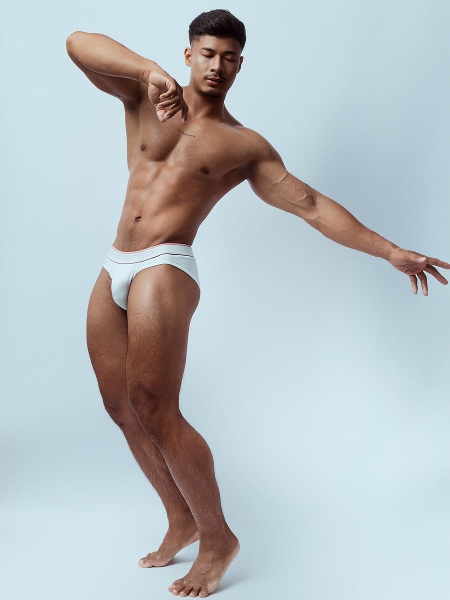 ddadddaddy's tweet photo. Hein htet aung Mister Internasional 2024 myanmar in swimsuit

Dia ini bisa di bilang  salah satu Mega favorite buat winner mister International 2024 di jaman nya sih..barengan sama Glenn Victor
Tapi sayang dia ga masuk jajaran semifinalist.
Lebih cocok ke body builder https://t.co/yPXPRNAWvW