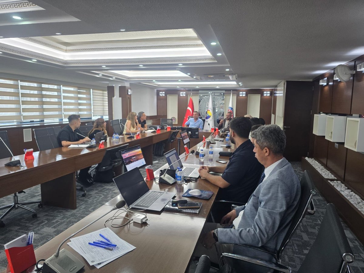 TkdkDenizli's tweet photo. Denizli İl Koordinatörlüğü Yerinde Kontrol Birim Amiri Selim Satıcı ve Proje Başvuru Yönetimi Biriminden Kıdemli  Uzman Ömer Toprak tarafından, Denizli Ticaret Odası’nda bilgilendirme toplantısı gerçekleştirildi.

Toplantıda, IPARD destekleri, başvuru süreçleri ve yatırımcılara yönelik destek mekanizmaları hakkında katılımcılara bilgi verildi. Yatırımcıların merak ettiği konular ele alınarak karşılıklı görüş alışverişinde bulunuldu.