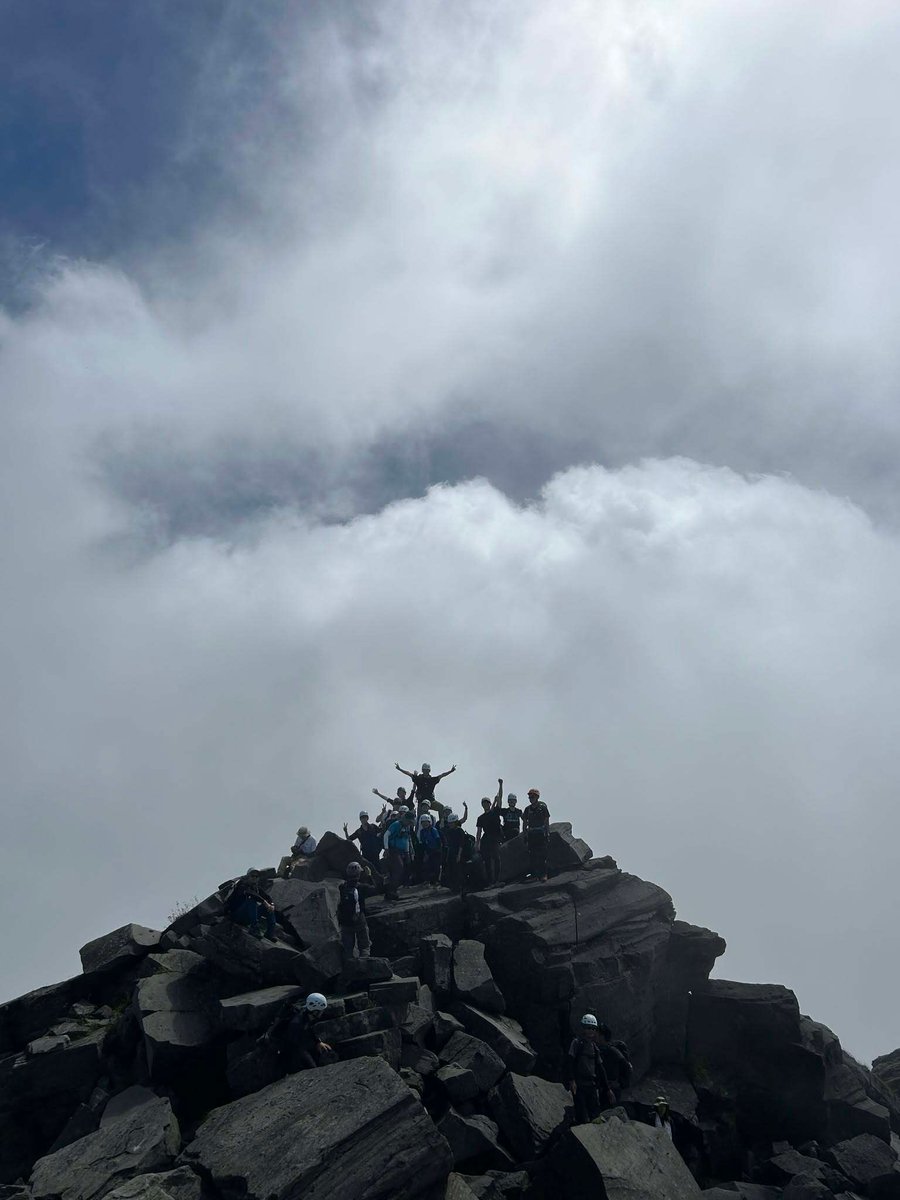 TsunehisaSuzuki's tweet photo. Prof. Suzuki and students successfully conquered Mt. Shinzan during the annual student-led Mt. Chokai climb. The team completed an 11.5-hour trek under clear skies!
学生企画の鳥海山登山に参加。快晴の中11時間半歩き抜き新山を無事制覇! #SMARTLAB #秋田県立大学 #鳥海山 https://t.co/m1fQqZXlCg