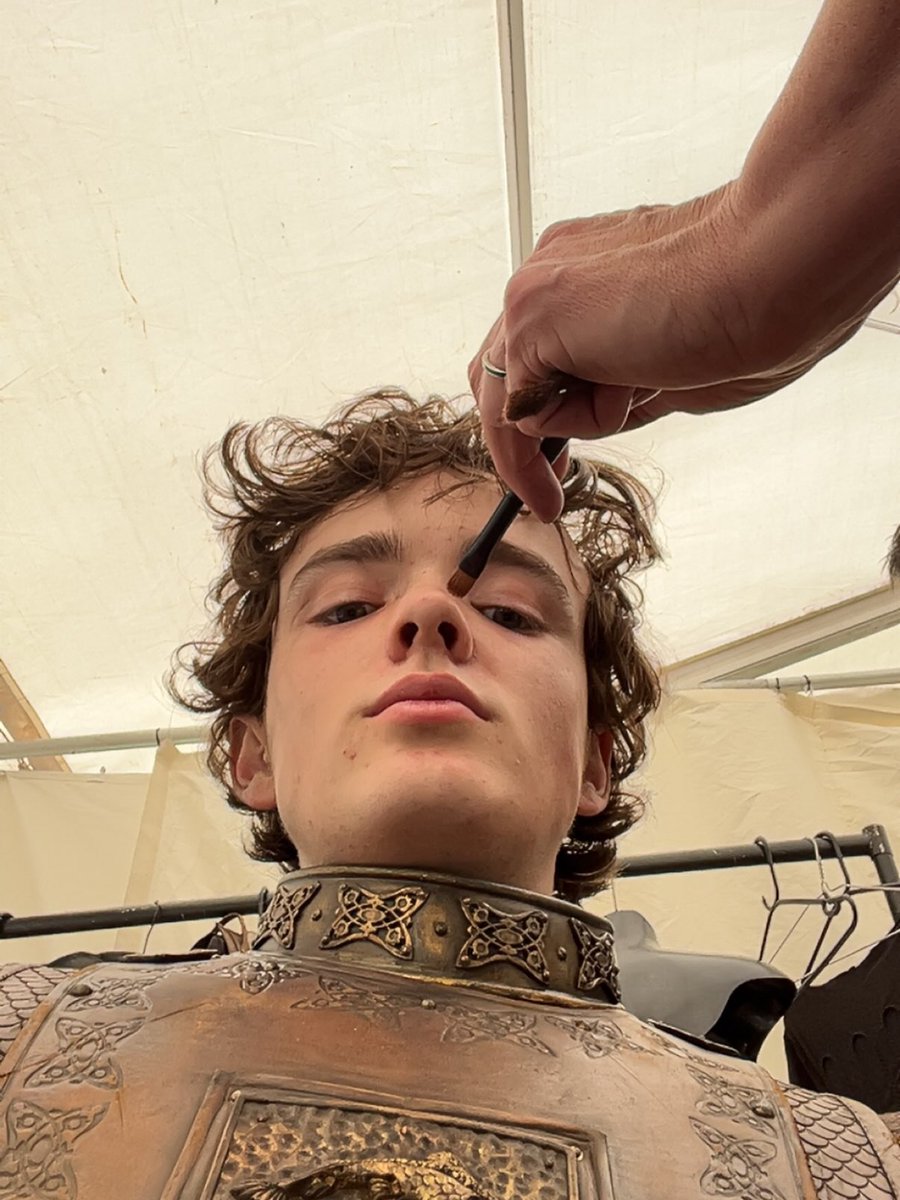 westerosies's tweet photo. Archie Barnes behind the scenes of #HouseOfTheDragon  Season 3. https://t.co/ZgshGbjdeP