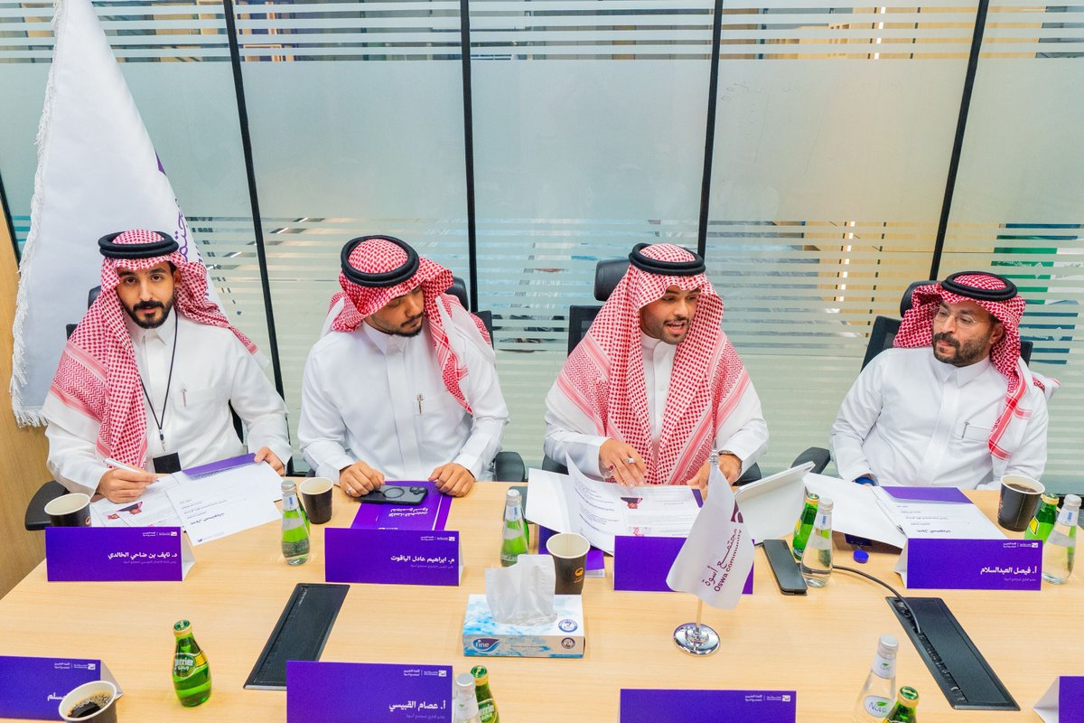 ajlnews's tweet photo. مجتمع أسوة يعقد اللقاء الأول لأعضائه الفخريين، لبحث الاستراتيجيات والمبادرات والاستفادة من الخبرات الوطنية في تمكين الشباب وصناعة الأثر https://t.co/w6Z4wi8hdR