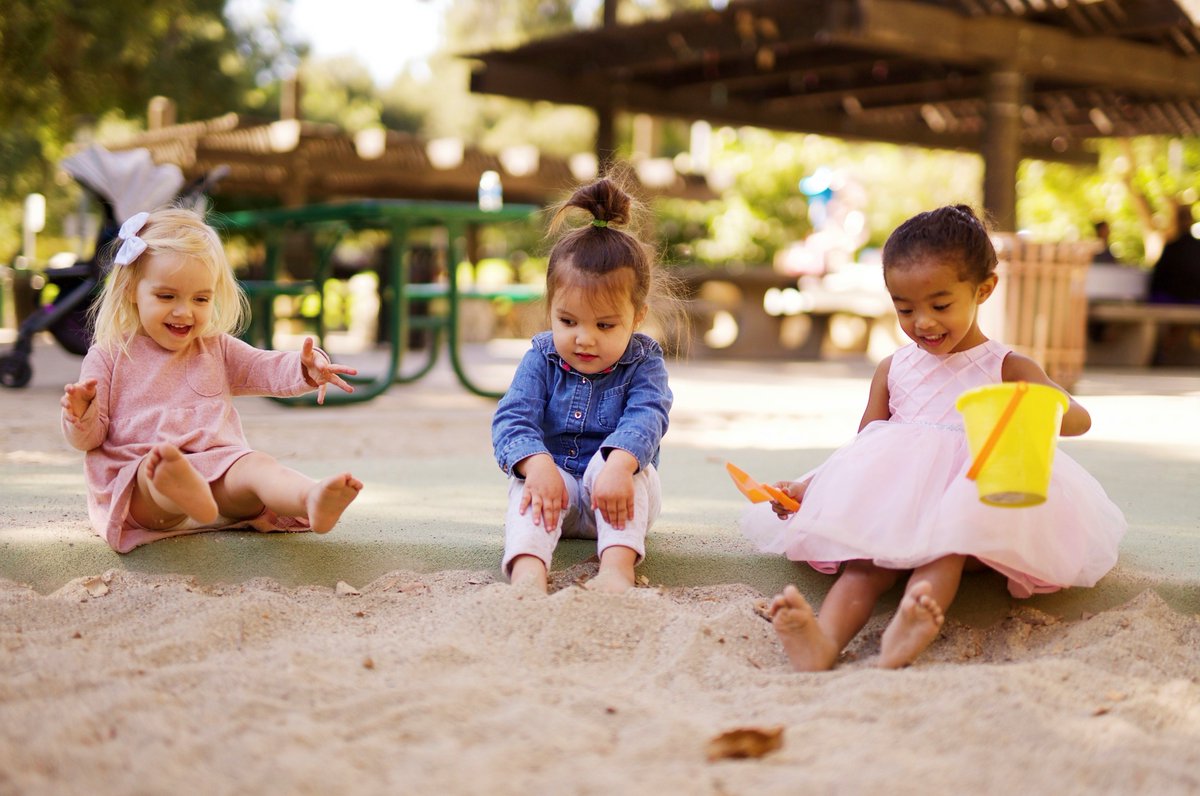 EserianiGlobal's tweet photo. Choosing a school in Mauritius is also a location decision. Popular school hubs include the North, Moka, and the West.
Families have English, French and international curricula to consider. School fees vary widely, so build education into your relocation budget.
#Education https://t.co/qf5QWk9sn6