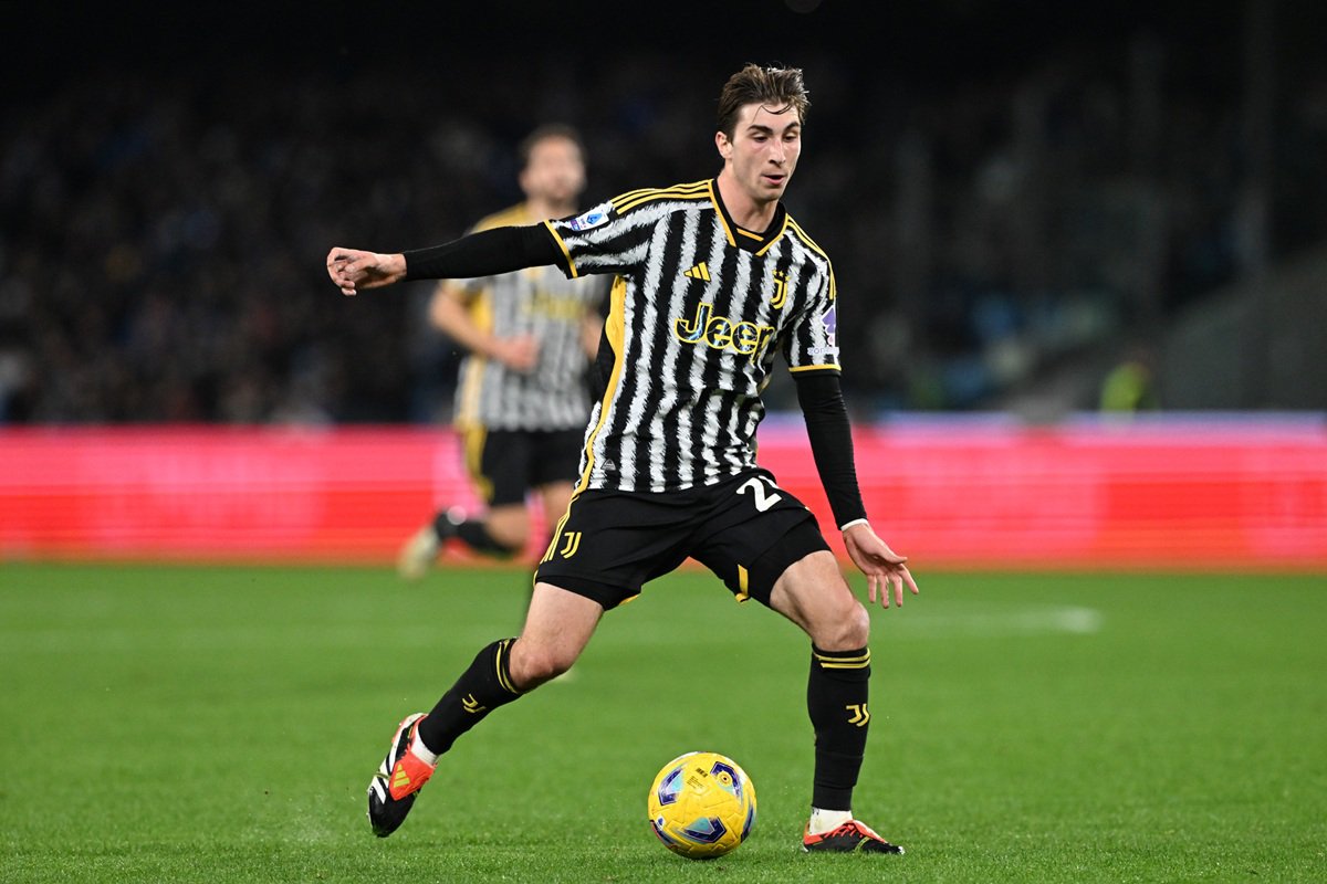 JuveLabX's tweet photo. 🚨🇮🇹 NEW: Lazio have open up talk's with Juventus to sign Fabio Miretti on LOAN.💣🔥

Juventus is willing to sell him permanently for €15M 💵 to create space in the midfield.

(Source:@NicoSchira) https://t.co/yyl8HfFQp0
