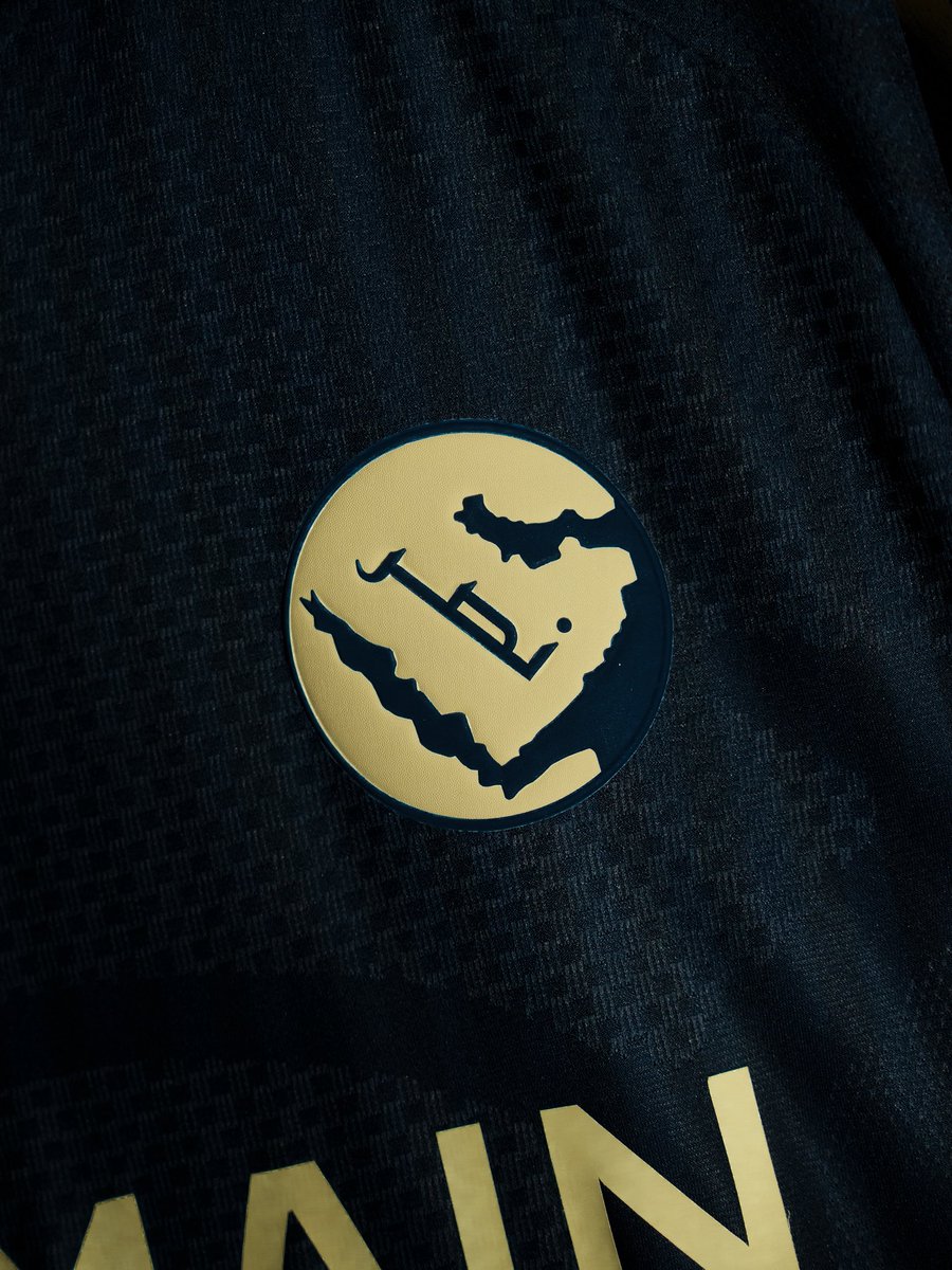 AlNassrFC's tweet photo. شعارٌ عظيـم .. يميّز #النصر منذ الأزل..
صنع هيبته بـ معناه.. و صنع إرثه بعرق رجاله..

ظلّ شامخًا دائمًا ..
وغُنّي من أجله "على صدرك يا لاعبنا جزيرتنا" 💛 https://t.co/dGjXep83HR