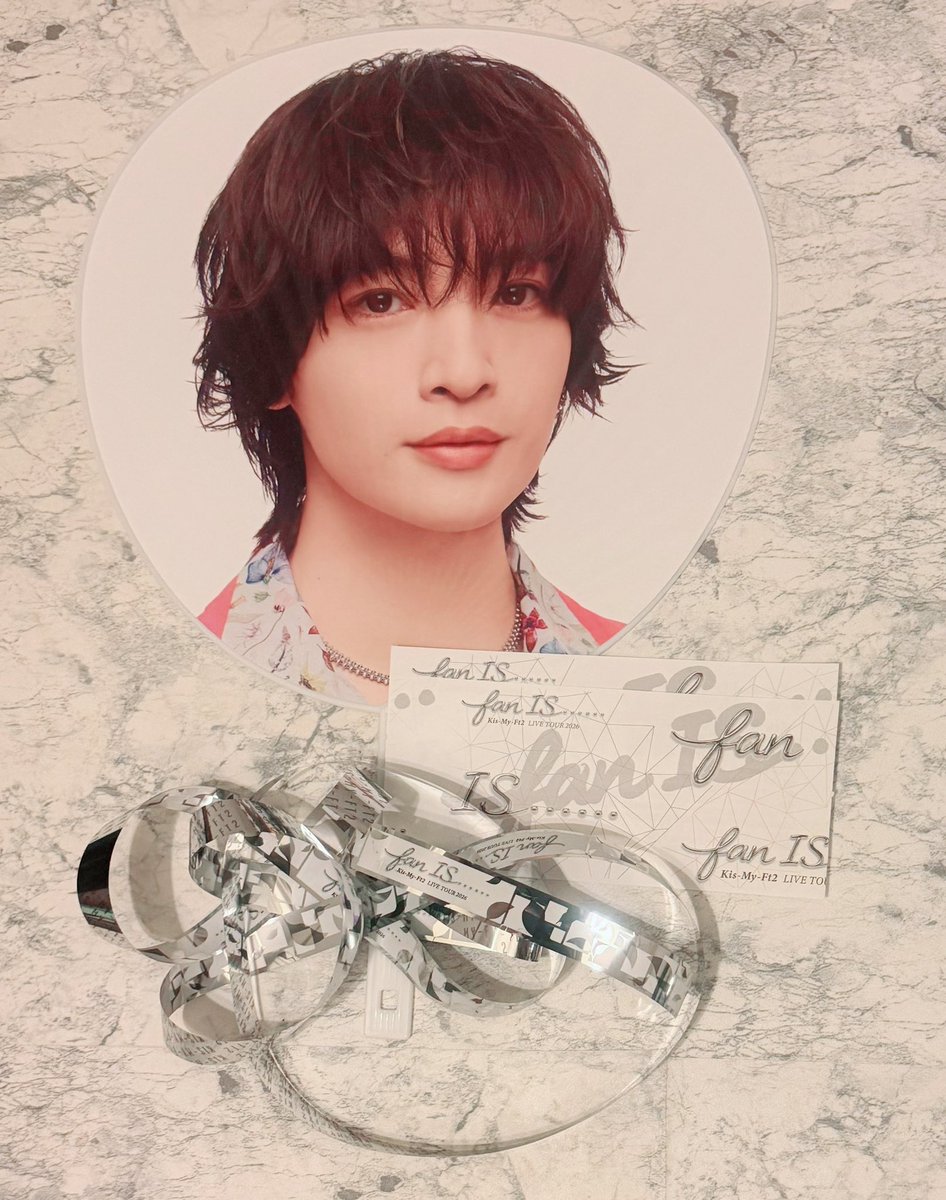 Tamaaa__17's tweet photo. Kis-My-Ft2デビュー15周年おめでとう✨️
デビュー日に玉ちゃんに会えて幸せでした！💛
金髪玉ちゃんかっこよかった🫶🏻︎

OP黒の衣装と紺にゴールドの⛓️ジャラジャラ付いてる衣装好き！♡

運命とtouchだった✨️

玉ちゃんかっこよくてかわいかったー

#キスマイ史上最高のキスを
#KisMyFt2_fan15 https://t.co/cxe10wab9L