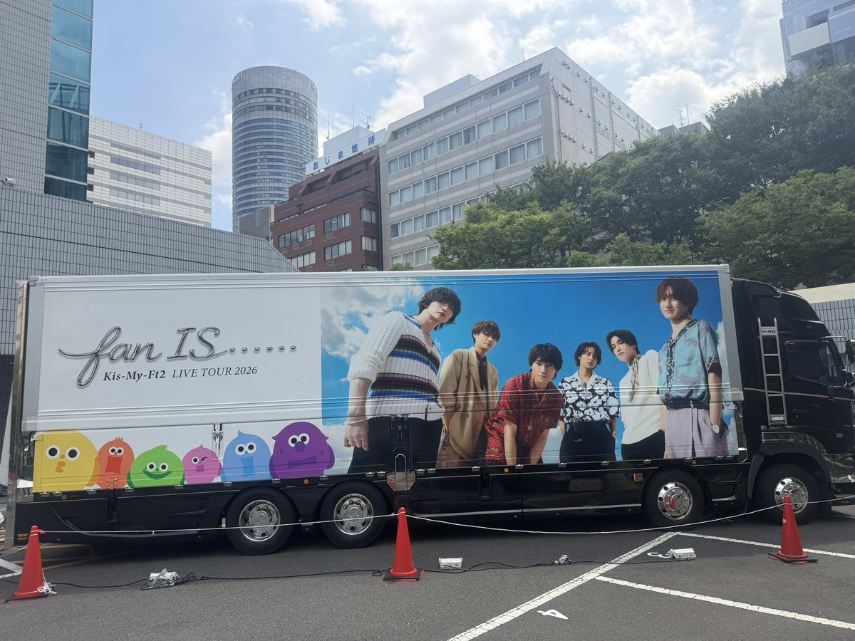 Tamaaa__17's tweet photo. Kis-My-Ft2デビュー15周年おめでとう✨️
デビュー日に玉ちゃんに会えて幸せでした！💛
金髪玉ちゃんかっこよかった🫶🏻︎

OP黒の衣装と紺にゴールドの⛓️ジャラジャラ付いてる衣装好き！♡

運命とtouchだった✨️

玉ちゃんかっこよくてかわいかったー

#キスマイ史上最高のキスを
#KisMyFt2_fan15 https://t.co/cxe10wab9L