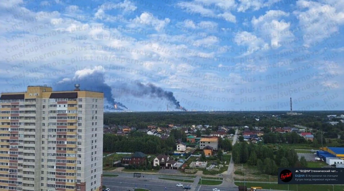 Mockingjay_nws's tweet photo. Drones strike oil depot in Tobolsk, Tyumen region, with the scale of damage not yet reported.
#Ukraine #Tobolsk #strike #oil #war #peace

▶️ Video in replies https://t.co/iJkm41uP6g