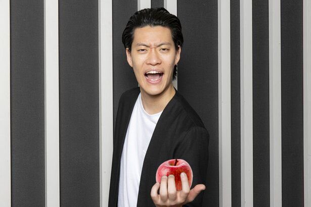 ___lomx's tweet photo. 【ゴミ】

ニュートン「木からりんごが落ちる……？これは…！」

粗品「はいキャッチ」 https://t.co/zRwY40BNnc