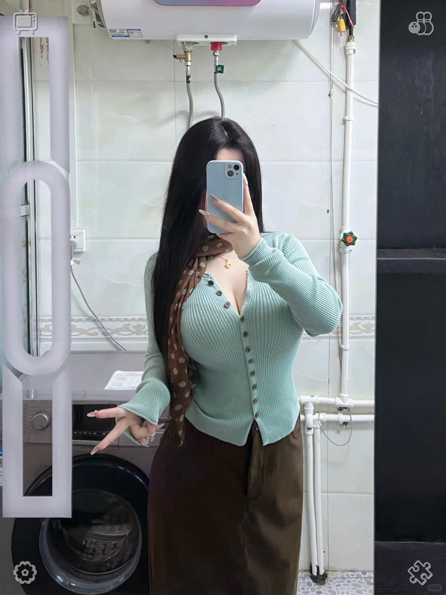 mana8416's tweet photo. That evening, Lola turned in early, buzzing with anticipation for the beach trip ahead. Her mind wandered to Jax, the snapshots they’d capture, and the rush of emotions he stirred in her. It was as if she were gliding through a fantasy. 🧽 Nuptial Tidying The cleanup is swift. https://t.co/Q9mXc0taKp