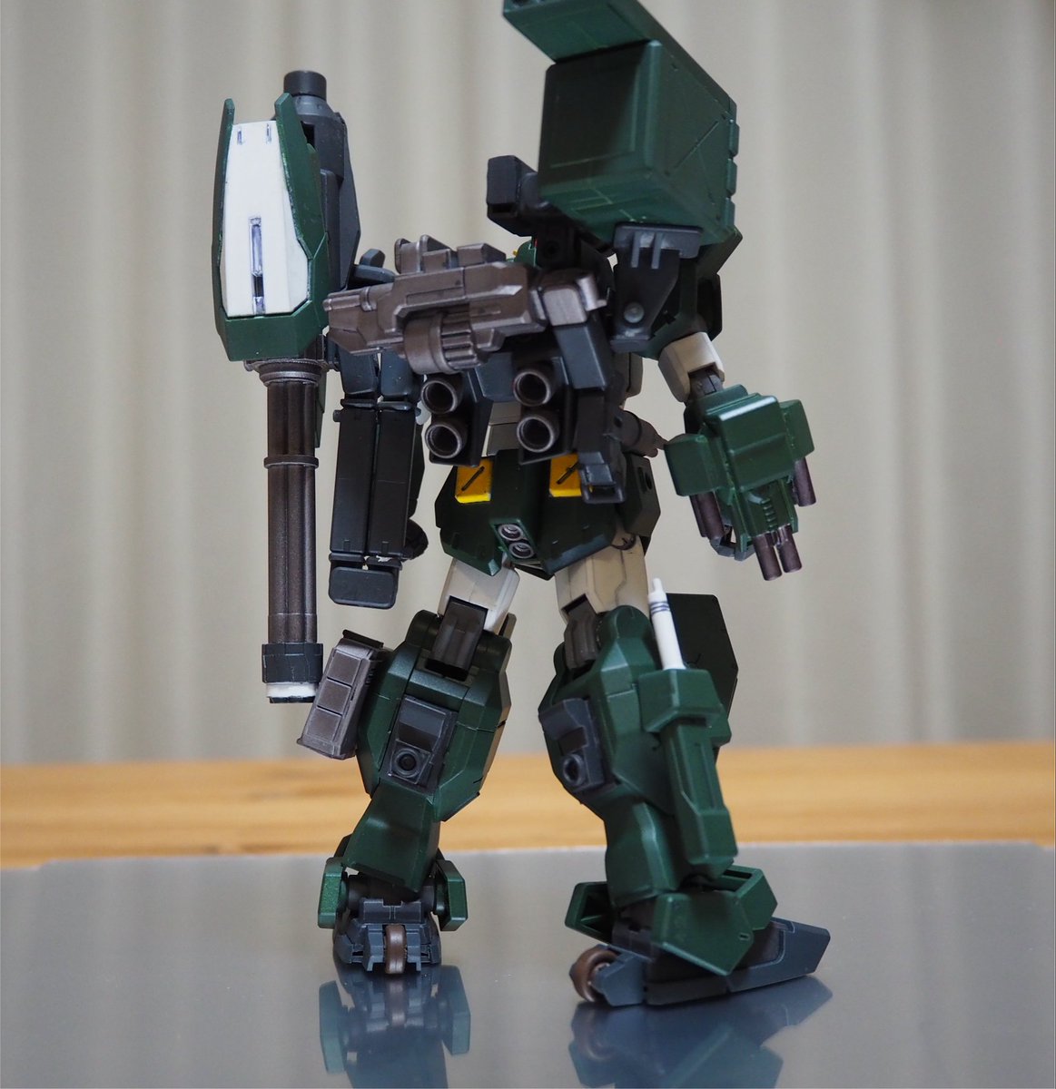 D_MON117's tweet photo. 完成！
MS T-96
レオパルドGパワード

祝ガンダム X30周年！
HGレオパルドは予約できなかったので自作！！！！！
9割連邦製パーツの宇宙世紀版レオパルドでした！！！！

#ガンダムX
#ガンプラ https://t.co/YwgTYFZXTt