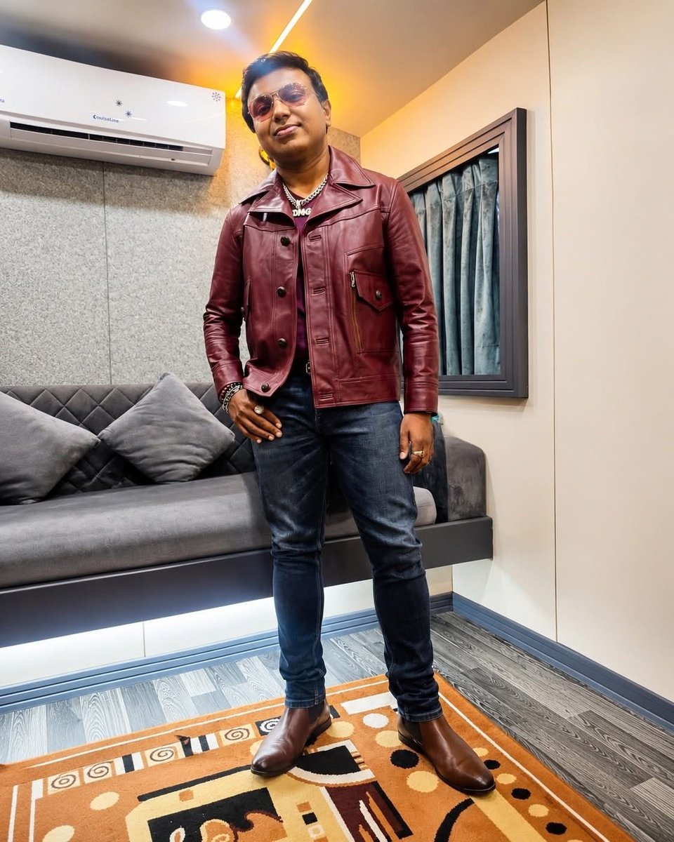 immancomposer's tweet photo. 🎼🔥 “A little style on the outside, countless melodies on the inside.”

#DImman #Composer #Musician #Music #Melodies #MusicalJourney #SoulfulMusic #MusicLovers #IndianMusic #TamilMusic #TamilCinema #Kollywood #MusicalVibes #Melody #MusicIsLife #ArtAndMusic #BehindTheMusic  #PassionForMusic #MusicMagic 🎼