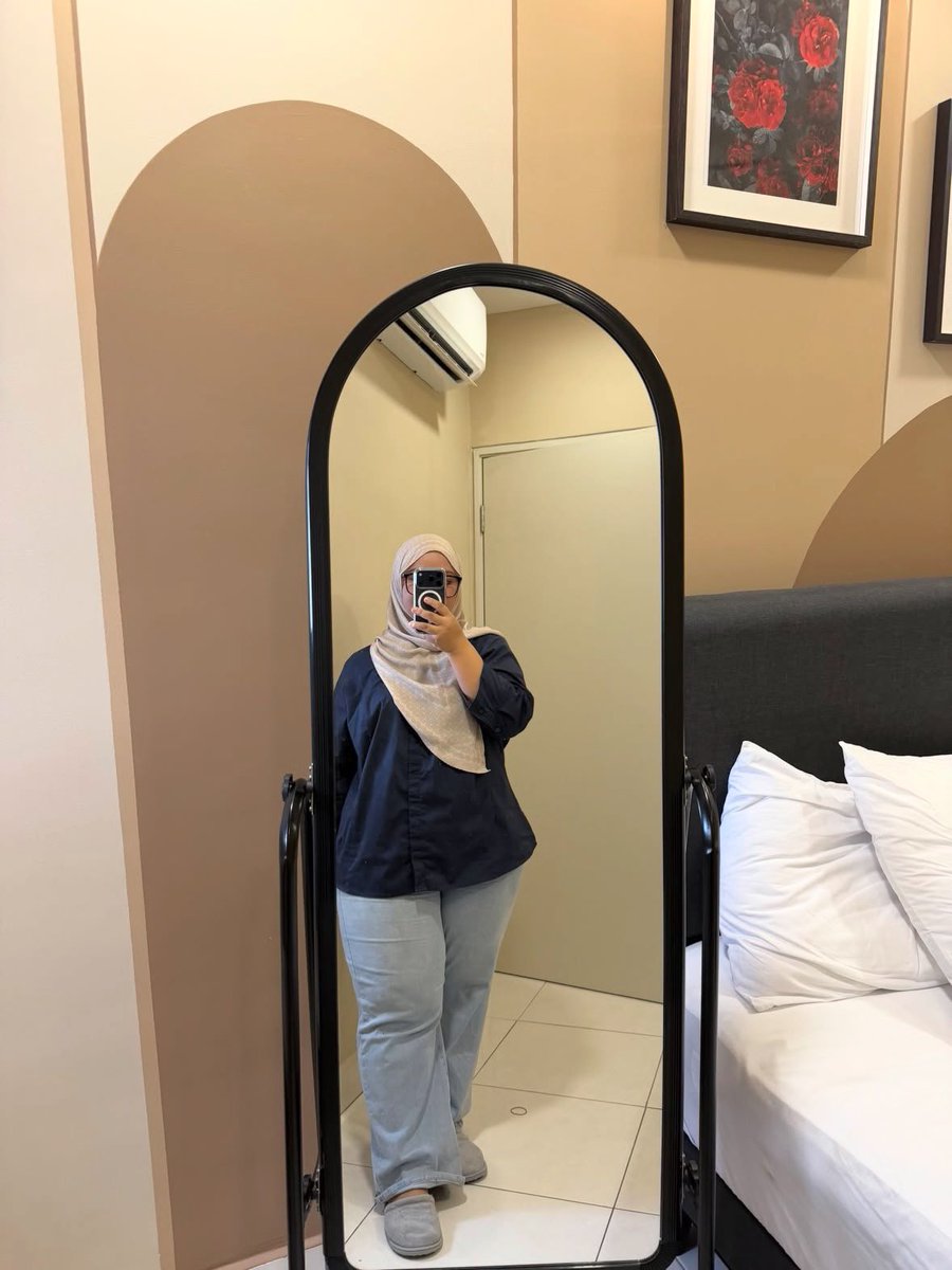 Pretty__bunn's tweet photo. 100kg me 😭       VS.       50kg me 😂 https://t.co/29rBS9hutv