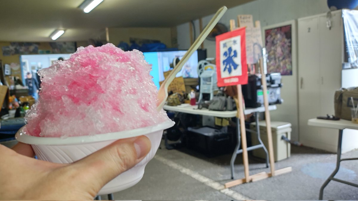 MilibakaOshisan's tweet photo. 短パンAKおじさん足スベスベ😆✨(笑) 夏サバゲはこのスタイルしかできなくなりました😅☀🌴 また行くよ👍 純氷で作られたかき氷には命救われました🍧美味い🍧
#ラグーンシティRE2 #サバゲー
#LCT #AKMSU https://t.co/6jTPsUTzAK