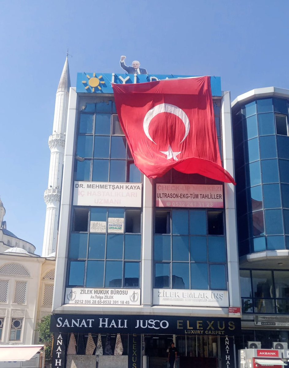 esenyurtiyi's tweet photo. 🇹🇷 CUMHURİYETİMİZİN YILMAZ BEKÇİLERİYİZ!

Sözde “Çerçeve Yasa” kapsamında; Cumhuriyetimizin ve ülkemizin bölünmez bütünlüğüne yönelik her türlü girişim karşısında, Türk Milleti’nin yanında olduğumuzu bir kez daha kararlılıkla ilan ediyoruz.

Bizler, Gazi Mustafa Kemal Atatürk’ün emaneti olan Cumhuriyetimizin yılmaz bekçileriyiz.

Şehitlerimizin aziz hatırası ve şerefli kanlarıyla sulanan bu topraklarda dalgalanan Ay Yıldızlı Al Bayrağımızı İlçe Binamıza gururla astık.

🇹🇷 Bayrak inmez, ezan dinmez, Cumhuriyet yıkılmaz!

Ne Mutlu Türk’üm Diyene!

@MDervisogluTR