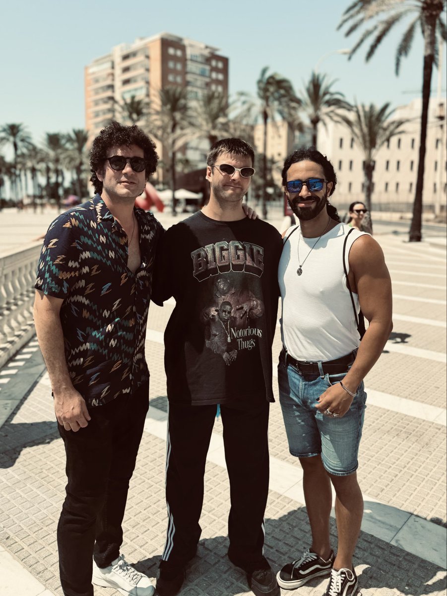 SOYDENISDENIS's tweet photo. FONTAINES D.C. Unos privilegiados al haber acogido en nuestra ciudad, Cádiz, a una de las bandas más increíbles del planeta. Gracias @fontainesdublin @Cadiz_es 💘💘💘 https://t.co/8FtQC1vTZQ