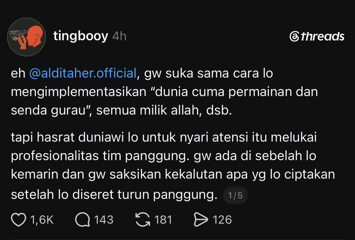 yagituaja's tweet photo. Is this the downfall of Aldi Taher? 🤔🤔

Jadi ceritanya kemarin Jet tampil di The Sounds Project, tiba2 Aldi Taher muncul dari backstage utk meluk vokalis mereka Nic Cester. 

Tapi ternyata ulahnya justru bikin sebel crew backstage yg di mana menurut mereka panggung itu sama kyk rumah orang yg kita gabisa sembarangan masuk.

Jujur gue pun makin ke sini makin muak ngeliatnya, gue gak ngerti kenapa masih banyak yang ngeidolain dia 😅😅