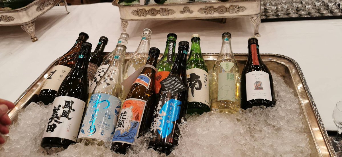 asakatomoko's tweet photo. 高知の本当に旨い酒と料理って
実は県外になかなか出回らない感じがします。
今回の『きてみぃや高知』で出すのは、そんな「現地でしか1番美味しいのを食べられない」秘蔵のラインナップばかり。

東京の高級居酒屋でも並ばない地元ならではの土佐酒×プロの音楽。 
9/5(土)、胃袋と耳を掴みにいきます！
# きてみぃや高知