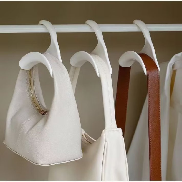 buluholly's tweet photo. Say goodbye to creased bag straps! 👜✨

​Buat yang suka koleksi tas, gantungan ini wajib banget masuk shopping list. Bentuk lekukannya lebar, bikin beban tas tersebar merata jadi tali tas gak gampang melar atau berkerut.

🛒 https://t.co/pEMdNFmAP7 https://t.co/KIXV0Pa5fy