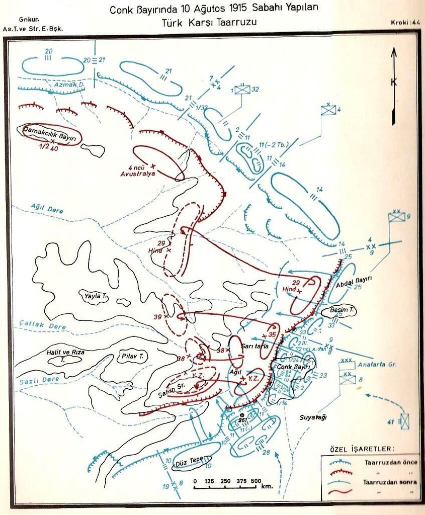 SMEYDAN's tweet photo. Atatürk'ün Anlatımıyla 10 Ağustos 1915 Conkbayırı Taarruzu 

"Gün doğmak üzereydi. Çadırımın önüne çıktım. Hücum edecek askeri görüyordum. Oradan hücumun yapılmasını bekleyecektim. Gecenin karanlık perdesi tamamen kalkmıştı. Artık hücum anı idi. Saatime baktım. (sabah) Dört buçuğa geliyordu. Birkaç dakika sonra ortalık tamamen ağaracak ve düşman askerlerimizi görebilecekti. Düşmanın piyade, kara ve deniz toplarının ateşi bu sıkı nizamda duran askerimiz üzerinde bir defa patlarsa, hücumun imkânsızlığına şüphe etmiyordum. Hemen ileri koştum. Hücum safını gayet seri ve kısa bir teftiş yaptım. Askerlere dedim ki; [Askerler! Karşımızdaki düşmanı mağlup edebileceğimize hiç şüphe yoktur. Ben ileri gideyim. Kırbacımla işaret verdiğim zaman, hep birden atılırsınız…] Hücum safının önünde bir yere kadar gidildi, oradan kırbacımı havaya kaldırarak hücum işaretini verdim. Bütün askerler, subaylar, artık her şeyi unutmuşlar, nazarlarını, kalplerini verilecek işarete dikmiş bulunuyorlardı. Süngüleri ve bir ayakları ileri uzatılmış olan askerlerimiz ve onların önünde subaylarımız kırbacımın aşağı inmesiyle sağlam bir kitle halinde aslanca bir saldırışla ileri atıldılar. Bir saniye sonra, düşman siperleri içinde gök gürültüsünü andıran seslerden başka bir şey işitilmiyordu; Allah, Allah, Allah… Düşman silah kullanmaya vakit bulamadı. Boğaz boğaza kahramanca mücadele neticesinde, ilk hatta bulunan düşman kâmilen imha edildi. Dört saat mücadeleden sonra, Conkbayırı kâmilen düşmandan temizlendi. Conkbayırı askerlerimizin eline geçtikten sonra, düşman karadan ve denizden yönelttiği yoğun topçu ateşi ile Conkbayırı’nı cehenneme çevirmişti…” 

İngilizlerin ilk hat siperlerine dalan Türk avcı erleri ile hınca hınç süngü dövüşü başladı. Sabah saat 04.45 sıralarında tüm cephe hattındaki ilk siperlerde ardı ardına patlayan el bombalarının hemen sonrasında Türk piyadeleri tepe hattından itibaren önüne kattığı İngilizlerle beraber yamaçlara doğru akmaya başladı.

Taarruz sırasında Anafartalar Grubu Komutanı Albay Mustafa Kemal yakınında patlayan bir top mermisinin misket tanesiyle vuruldu. Albay Mustafa Kemal’in göğsüne isabet eden şarapnel parçası cebindeki saatine çarpmış ve göğsünde bir ağrı ve morluk bırakmış, Albay Mustafa Kemal kurtulmuştu.

10 Ağustos 1915 süngü hücumu sonrası düşmanının Conkbayırı'nda tutunma ümidi kırıldı. Anafartalar Grup Komutanı Mustafa Kemal bir kere daha Çanakkale Muharebelerinde önemli bir zafere imza attı.

 Anafartalar Kahramanı Mustafa Kemal Atatürk başta olmak üzere Çanakkale'yi geçilmez yapan tüm kahramanlarımızı saygı ve minnetle anıyorum.

Conkbayırı Süngü Hücumu ayrıntılı okuma için bkz.👇

https://t.co/11npGjd7Yx