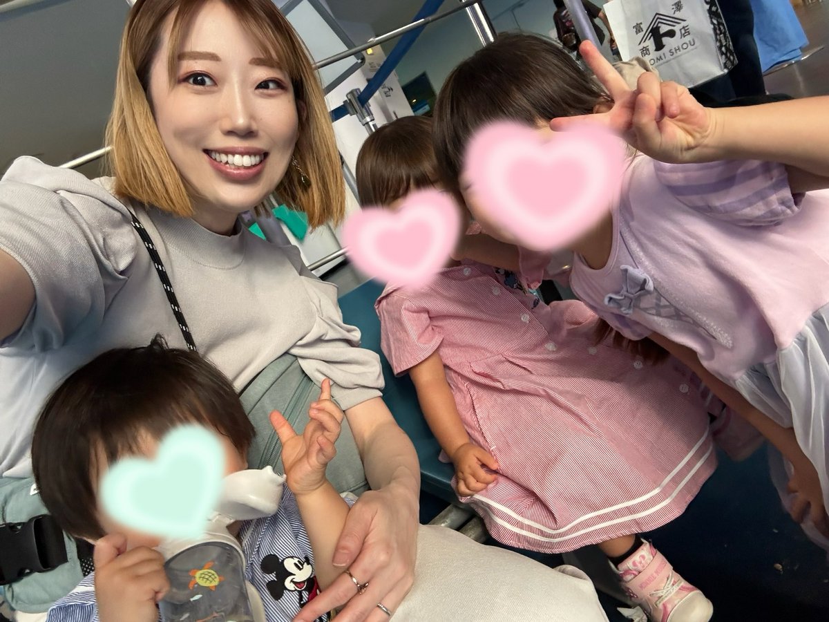 ren0x0u's tweet photo. お盆関係ない職種だから、私も息子も通常運転で仕事と保育園な訳ですが💦ちょっとは夏休みみたいなことをさせてあげたいという一心で昨日は急遽いとこファミリーとアクアパーク品川に行ってきた！帰宅したらヘロヘロだったけど息子のテンションあがってる姿を見て心はだいぶ癒されたし、楽しかった🥰 https://t.co/sPtJfvLRlu