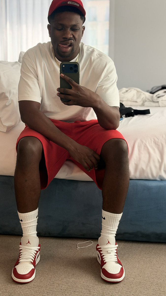 Mondre21's tweet photo. 🍫 https://t.co/k3jpyptYWi