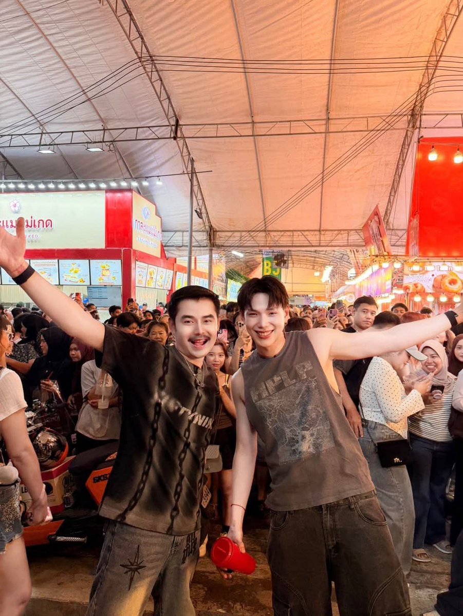 naruritz_702's tweet photo. ถึงจะมีคนคอยเอาเปรียบ #โกโก้ในตำนาน แต่สิ่งที่อู๋มีคือกัลยาณมิตรที่ดีมาก ๆ ทั้งอินฟลูรีวิวอาหารชื่อดัง พี่ ๆ เจ้าของร้านดัง ที่คอยโปรโมทให้น้องเราตลอด ช่วยเป็นกระบอกเสียงว่าของน้องเราคือออริจินอลอ่ะ ดีใจตรงนี้กับอู๋จริง ๆ ทุกคนสู้กับมันมาก ��✨️💖

#ต้าห์อู๋ #DAOU #oueiija https://t.co/0Q3i8ieGMj