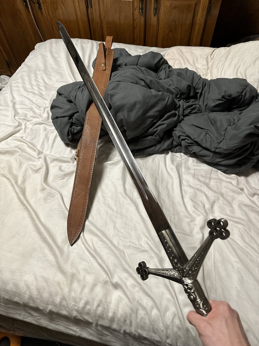 licht1214's tweet photo. I’m a sword fanatic https://t.co/8SEJowrqbb