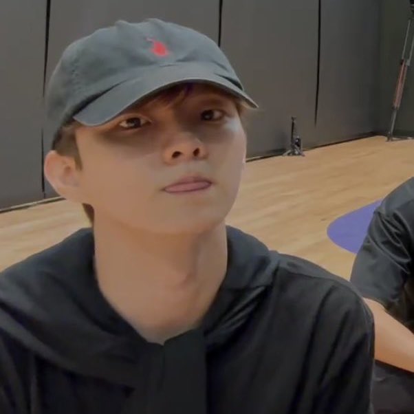 zerolovezip's tweet photo. 난 이런 동글동글한 큐 못 참음😤😤😤 https://t.co/Jicg9w5dSJ