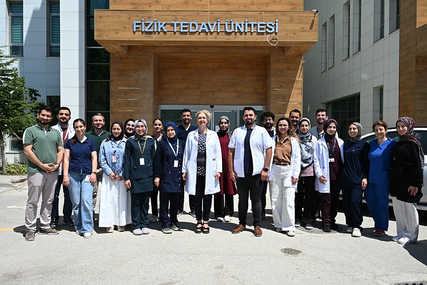 UniversiteKmu's tweet photo. Üniversitemiz Tıp Fakültesi ile Karaman Eğitim ve Araştırma Hastanesi arasında sürdürülen entegre sağlık hizmeti modeli, Karaman halkına nitelikli tanı, tedavi ve rehabilitasyon hizmeti sunmaya devam ediyor. @MehmetGavgali 👇

https://t.co/4nhHlCEzfi https://t.co/ObL6DXVEqd