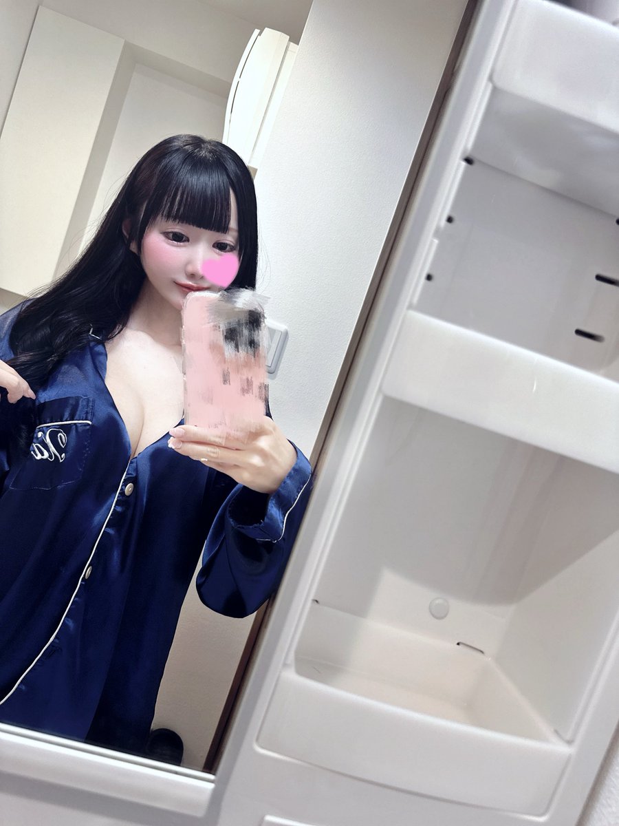 blanc_moechan's tweet photo. 髪の長さスーパーロングからロングにしたよ〜🐰⸝꙳.˖
自分的にはこのぐらいがベストでお気に入り💘
写真は切る前のだけど🥹笑
明日14時20分からご案内🉑です🕊𓈒𓏸︎︎︎︎
14日もシフト追加しま��た🫶
お盆会いに来てね🤍ˊ˗ https://t.co/KebJBj1IdE