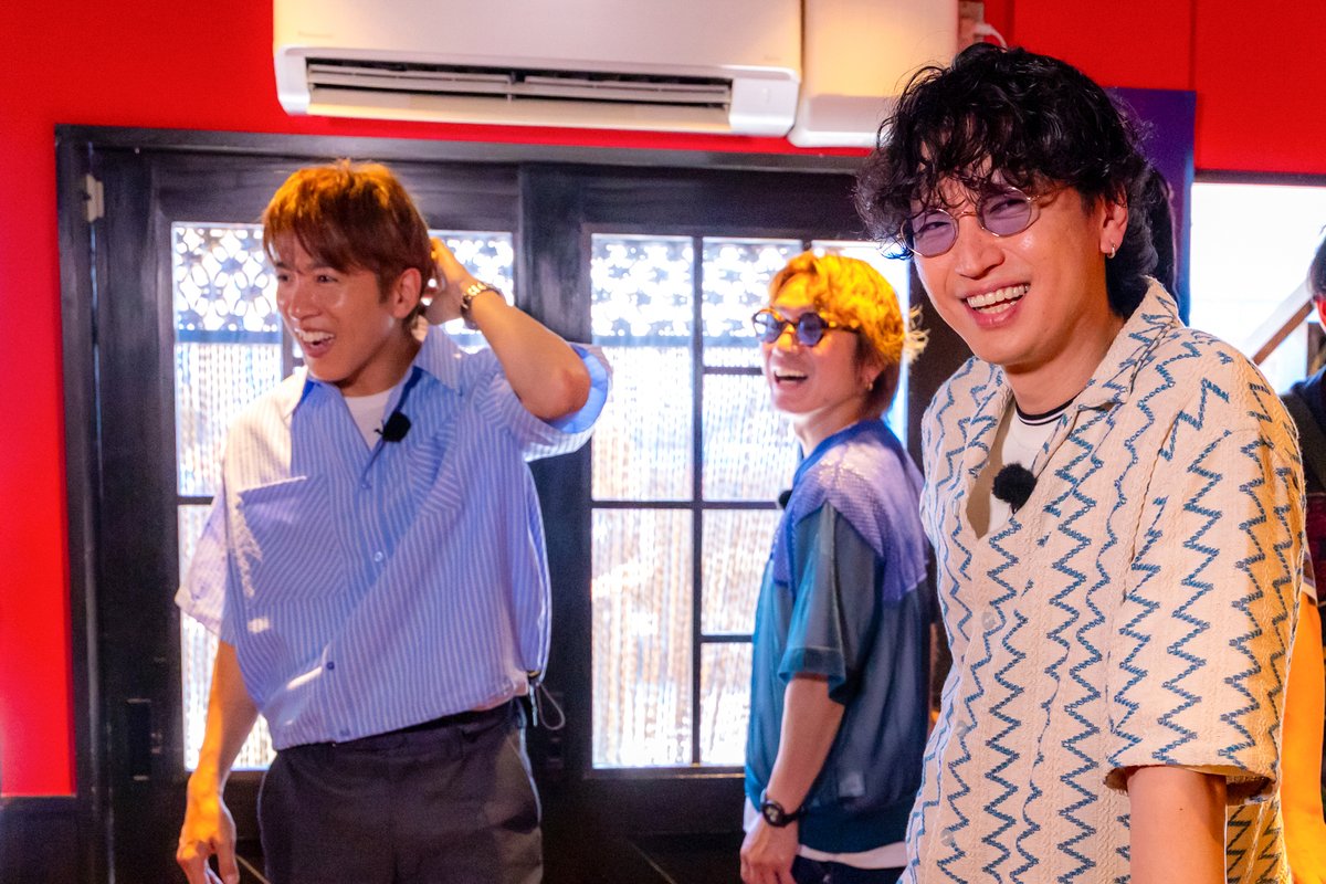 kantele's tweet photo. 令和8年8月8日という末広がりにもほどがある日に放送された特番『SUPER EIGHTと8人の関西大物MCたち～㊗︎凱旋！OSAKA愛♥忘れてまへんか？ツアー～』。
早いもので、放送からもうすぐ1週間となります🐝 ✨

多くの方にご覧いただいております【TVer見逃し配信】も、いよいよ明日15日（土）までとなりました⏳

今回は、大倉忠義さんのコメントをたっぷりとお届けします💚

番組では、大倉さんの発案で1号店を再現した「鳥貴族 俊徳店」へ！ 大倉さん自らが「いらっしゃいませ！」とメンバーをご案内🍻

さらに関西が誇る“ロケの神様”タージンさんが食レポ対決を仕掛ける中、まさかの“スペシャルゲスト”お父様・大倉忠司社長がサプライズ登場し、地上波バラエティー初となる親子のツーショットが実現しました🍀✨

お父様とサプライズ共演となったその舞台裏について、大倉さんは——

 「もう、共演にお伺いをたてられることもなくなって、普通に出るんやなと思って（笑）」と笑顔で明かしつつ、久しぶりに口にしたお父様の味には「なんか懐かしい気持ちになりますよね、やっぱり。風景もそのままでしたし」と、原点の地でホッとした表情を見せておられました。

また、気心知れた先輩たちとの特別な時間については、
 「終始関西弁に囲まれてて。皆さんがこうやって回してくださるテンポみたいなのも、『あ、そういやこんな感じだったな』みたいなのを思い出して、すごいリラックスできたし、楽しめましたね」と、長年培ってきた関係性だからこそ出せる空気を、心から満喫した様子。

「今日共演した皆さんが今大阪でやられているのは情報番組が多いと聞いたんです」

「その方たちが今バラエティーをやるとこんな感じになるんだっていうのが、自分たちも面白かったですし、普段テレビを見てらっしゃる関西圏の方たちにも、『あ、こんなテレビあったな』って思っていただけるんじゃないかなと思います」と、

どこか懐かしい関西バラエティーならではのフルスロットルな熱量に太鼓判を押してくださいました😆

およそ四半世紀前、カンテレのスタジオでユニット結成が発表されたエイトのメンバー♾️

長年お世話になった大先輩たちに囲まれながら、原点の地で全力で笑い、汗をかき、心から楽しむ5人の姿は、どこか懐かしく、そして最高に新しいものでした！

「もう1回あのわちゃわちゃを見たい！」という方も、週末にゆっくり見ようと思っていた方も、88分の凱旋ツアーを最後までぜひご堪能ください📺✨

【TVer見逃し配信】は、いよいよ明日8月15日(土) 23:59まで！⏳
 https://t.co/KiSzDwC8BC

#SUPEREIGHT #88888TV #エイトのこれからを応援しましょう #ご視聴ありがとうございました