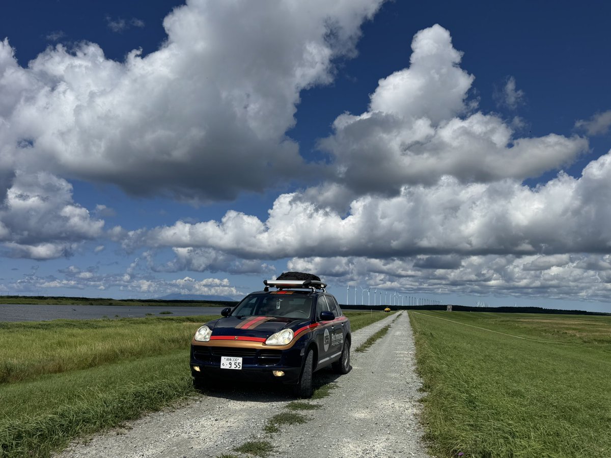 TatsuroRed5's tweet photo. 今年の夏休みは夫婦で北海道ドライブ！
絶景ダートやキャンプ、車中泊とカイエンのマルチパーパスな性��を楽しんでいます。

#北海道ドライブ #旅するポルシェ #北海道旅行 https://t.co/rLZ2bbT4GR