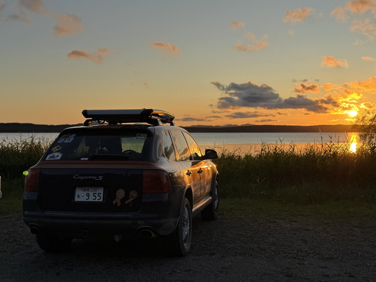 TatsuroRed5's tweet photo. 今年の夏休みは夫婦で北海道ドライブ！
絶景ダートやキャンプ、車中泊とカイエンのマルチパーパスな性��を楽しんでいます。

#北海道ドライブ #旅するポルシェ #北海道旅行 https://t.co/rLZ2bbT4GR