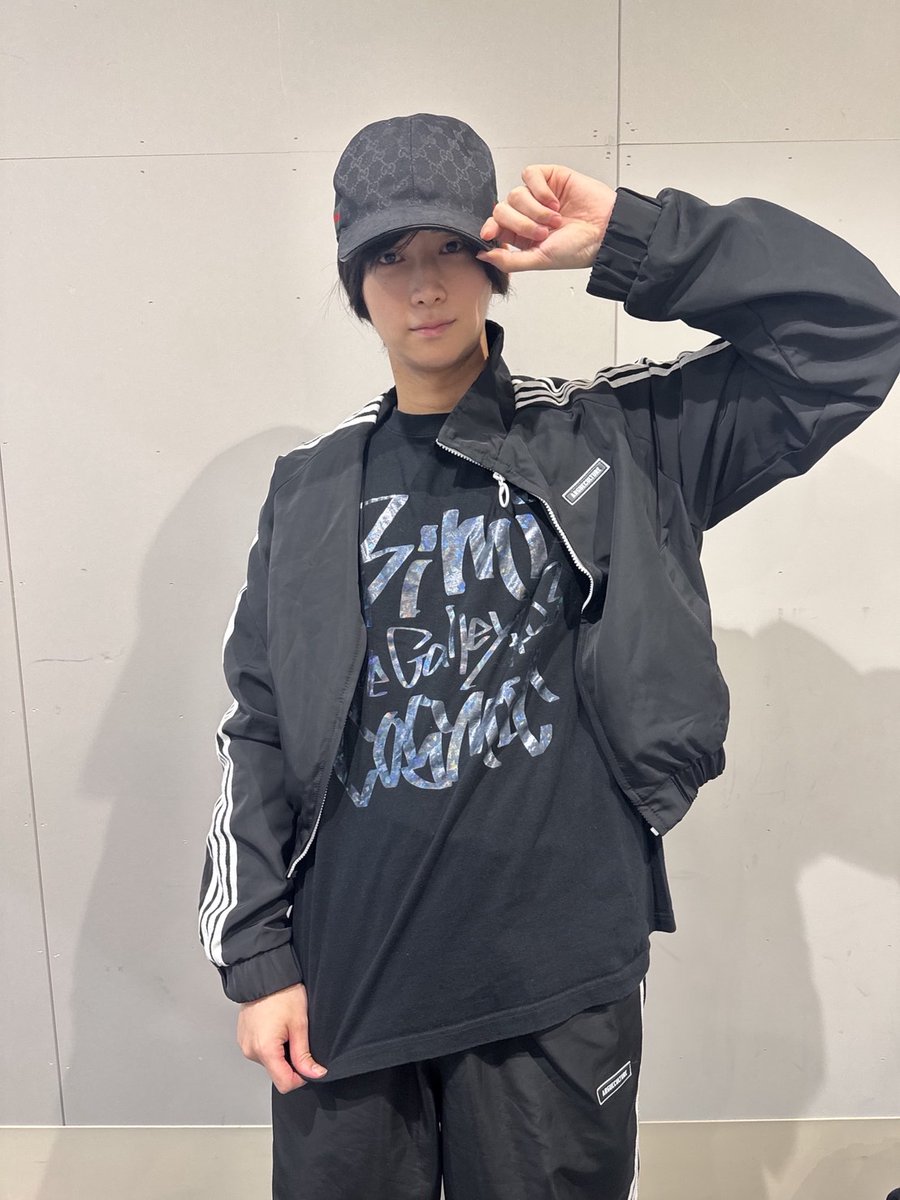 hironobimistaff's tweet photo. 荒牧です。

ヘビロテしてんだよなーこのシャツ

りょうたいいやつだなー

財産とか全部贈与しちゃおっかなーwwww https://t.co/Hxq3ydNt9M