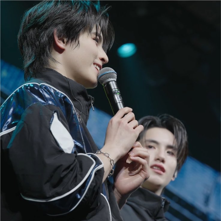 lnwpart's tweet photo. โหหหหหหหหห ลูกพี่ ไรอ่ะสายตา https://t.co/KEsQKdMs26