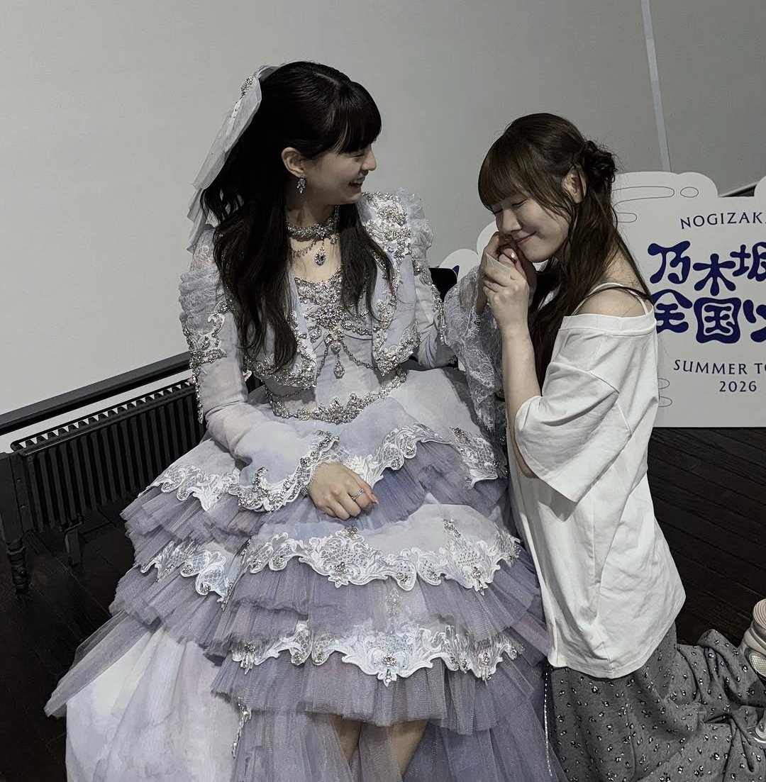 nogi_Syoma0404's tweet photo. もう1枚目で既に泣いてしまった…😭
卒業しても、あやてぃーとまゆたんの絡み見たいなあ😌
#吉田綾乃クリスティー
#田村真佑
#mayugram https://t.co/OaEhzuinEx