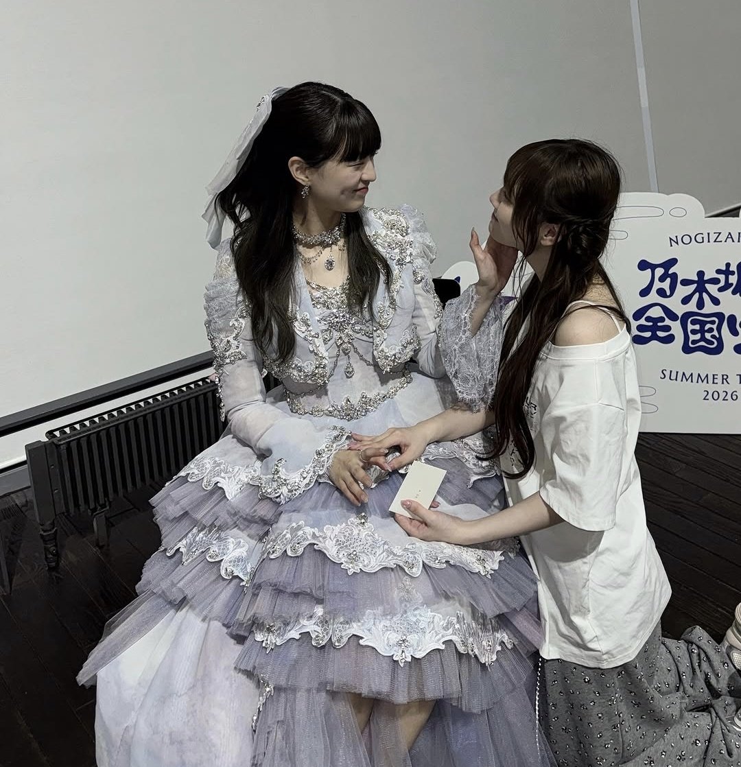 nogi_Syoma0404's tweet photo. もう1枚目で既に泣いてしまった…😭
卒業しても、あやてぃーとまゆたんの絡み見たいなあ😌
#吉田綾乃クリスティー
#田村真佑
#mayugram https://t.co/OaEhzuinEx