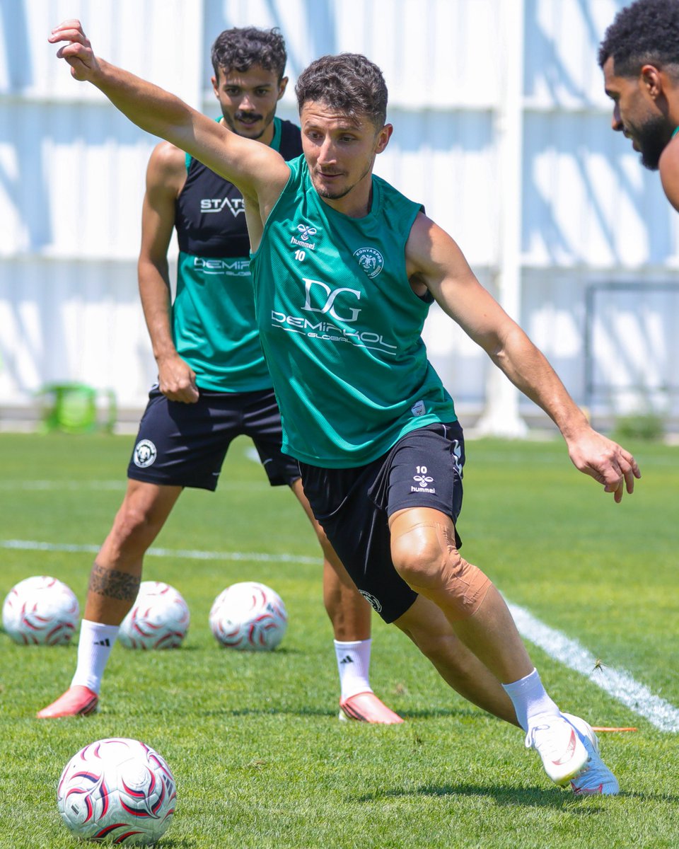 konyaspor's tweet photo. 📸 Süper Lig'in 1. haftasında Çaykur Rizespor'u konuk edecek Tümosan Konyaspor'umuz, hazırlıklarına devam ediyor.💪
#Konyaspor 💚🤍 #KNYvÇRS https://t.co/2tm4CgAcba