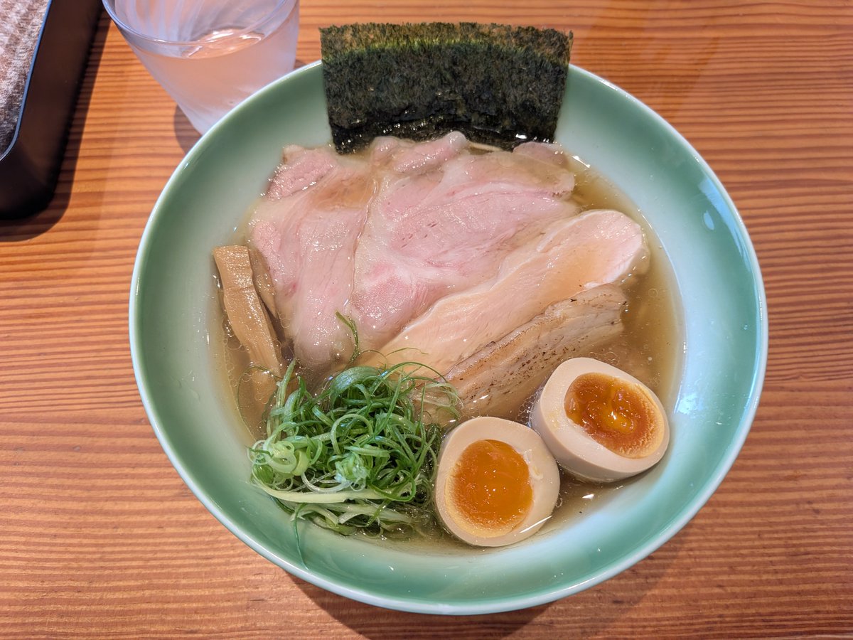IluneNaru's tweet photo. 貝出汁ラーめんクラム

貝出汁特性塩ラーメン
めちゃくちゃ美味かった
今年No1ラーメン

https://t.co/HD5mOiQlul https://t.co/7iOy1pp1vb