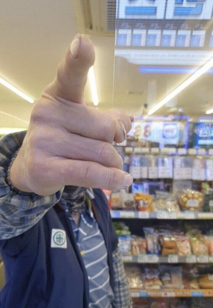 gaechufairy's tweet photo. 그냥 입 좀 조용히 하세요
다 자격없어요
다 비겁하고
다 가짜에 만족하고 살고
다 추한 짓 하면서
그게 좋다고 그러고 살고 있어요
다 사랑받을 자격 없어요 https://t.co/y9QBpCrodL