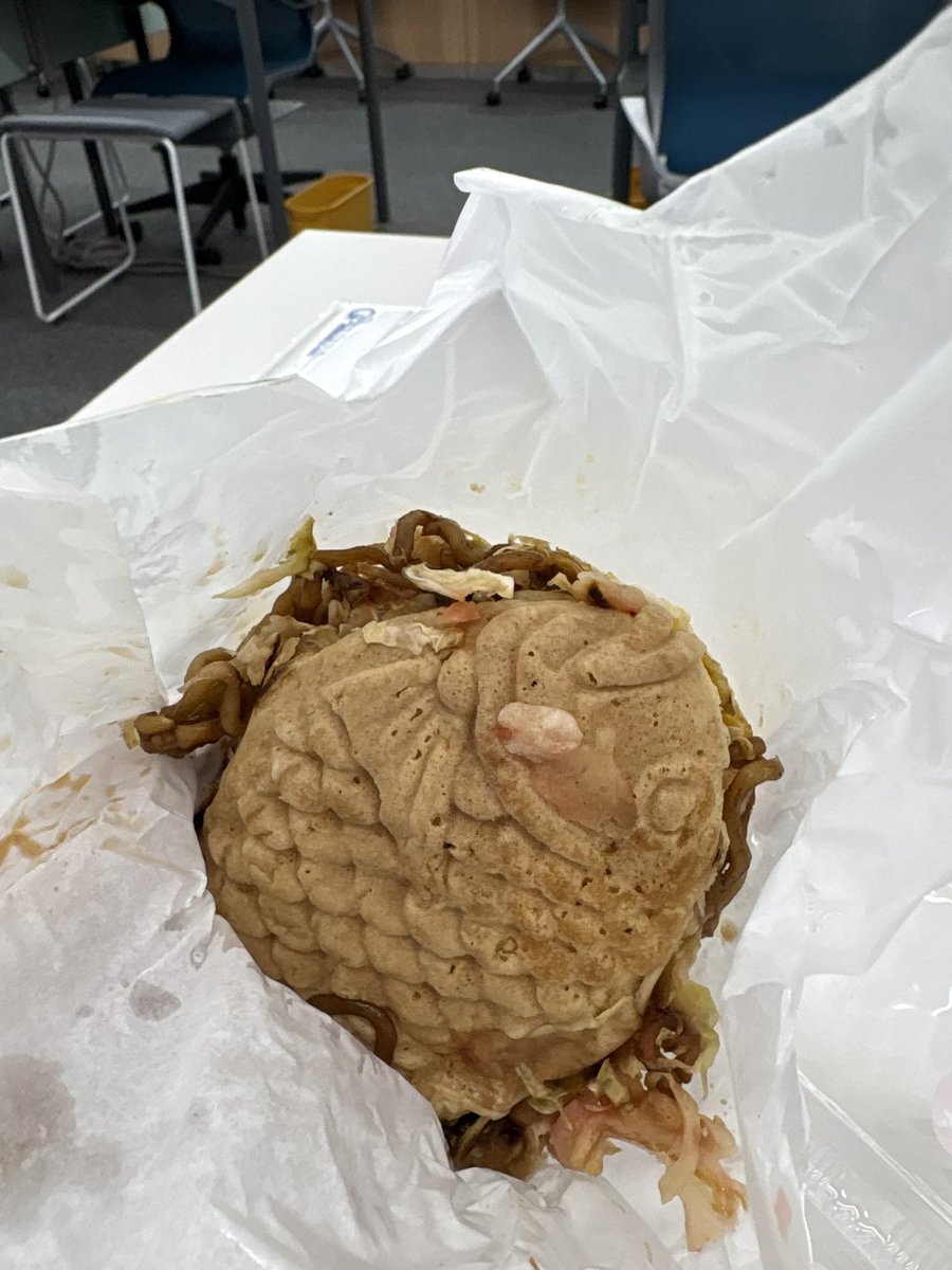 itgp15's tweet photo. 自由が丘でひさびさに東京豚饅を食べ、柏でひさびさにお好み鯛焼きが食べれて、ええ、わたしは幸せ者であります。たとえ今日が夏休みだったとしても。 https://t.co/mLabUJ4VLW