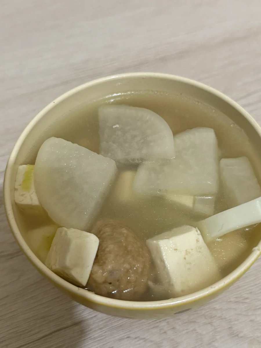 shimomu04's tweet photo. 今日は、風味豊かな大根と豆腐の肉団子スープをいただきます🥣 https://t.co/HuiPlHzntB