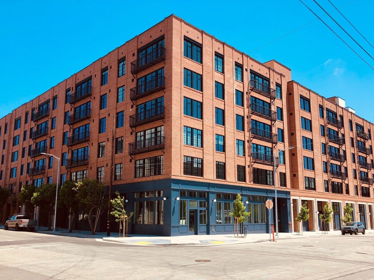bobbyfijan's tweet photo. Related to high rents in SF, here's one of my favorite new apartment buildings in the Mission that illustrates *why* 2BR rents have gotten so high

Here's a 840sf 2BR/2BA available for $6800 right now

A small unit, but as you can see ... it's essentially designed as 2 separate suites for roommates. So it's functionally $3400/mo per person. Which means you'd need to make ~$125,000 a year.

Which is a lot, but not Anthropic money. It's close to the base salary for new grads, even outside of software. So the market is being pulled up by the increase in employees in the general tech/ai/finance set

Not (just) by a few one off moonshot companies.