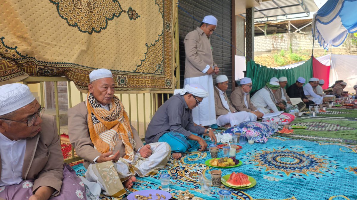 mk_haramain's tweet photo. #majeliskhirrijilharamain 
Koorda Pamekasan |
Qiroah Jami' Tirmidzi MKH Koorda Pamekasan di Kediaman H. Abdus Syakur Waru Pamekasan https://t.co/16ReM6KwdH