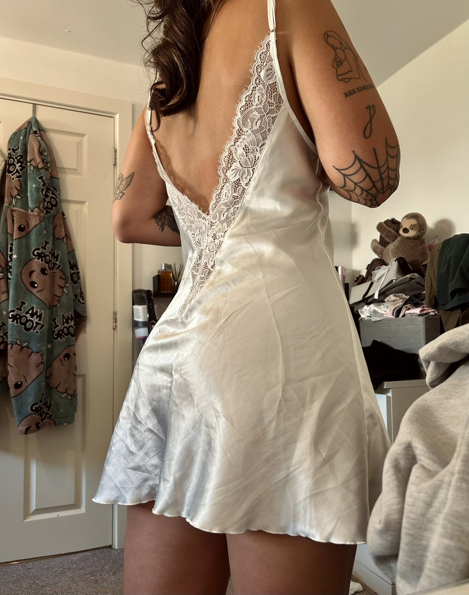 paigemillarxxx's tweet photo. how i’m cleaning the house today… https://t.co/BybhsVRtwC