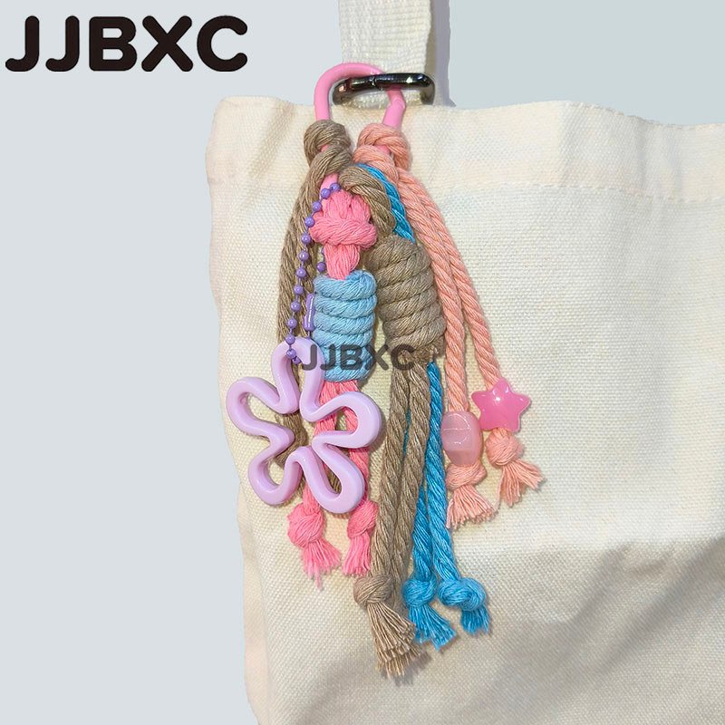 https_yeriheart's tweet photo. BAG CHARM YANG BIKIN TAS MAKIN STAND OUT 🪄✨️

— a thread 🛒 https://t.co/GcmjVeIlJV
