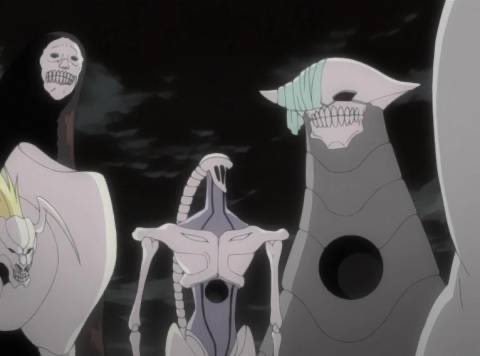Karia13_'s tweet photo. FAQ TITE KUBO 

Q: Lorsqu’un Hollow devient un Arrancar, contrairement aux Hollows ordinaires, beaucoup d’entre eux ont un trou situé à un endroit autre que la poitrine. Peuvent-ils choisir eux-mêmes l’emplacement de ce trou lorsqu’ils deviennent Arrancar ? Je me demandais notamment si Nnoitra, qui a des tendances autodestructrices, avait volontairement placé son trou sur un œil afin de s’imposer un handicap visuel.

K: Ils ne peuvent pas le choisir. Le trou apparaît spontanément en fonction de leur individualité